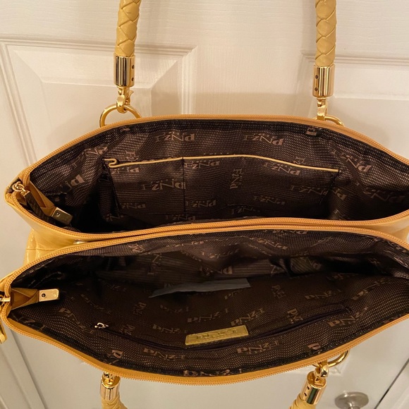 Mustard colored shoulder bag - Picture 3 of 3